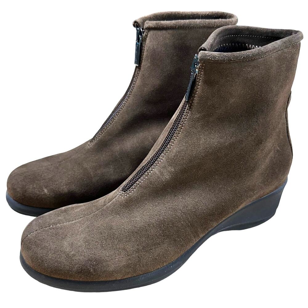 La Canadienne NWOB Shaine Waterproof Front Zip Wedge Bootie Size 9M Brown